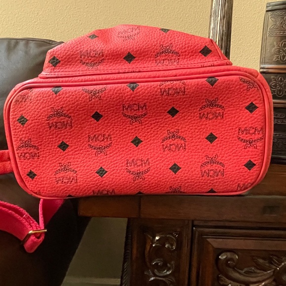 👛 SALE “MCM” 100% Authentic Visetos Side Stud Stark Backpack Red - Picture 8 of 10